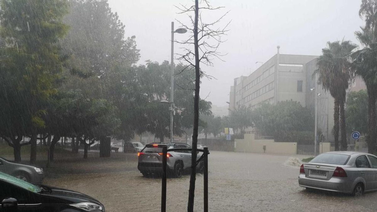 Imatge de la tempesta de gran intensitat a Tarragona.