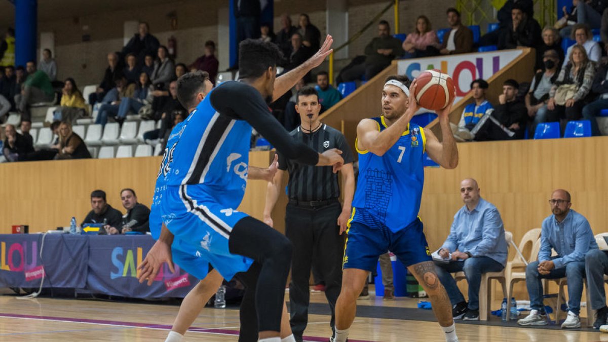 El CB Salou perd a l'últim quart en la seva estrena com a local (76-80)