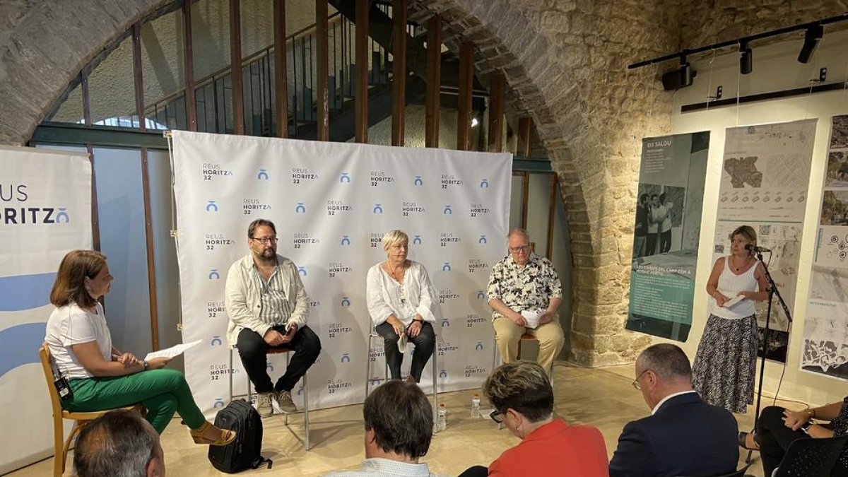 Imatge de l'últim debat al Castell del Cambrer, ahir.