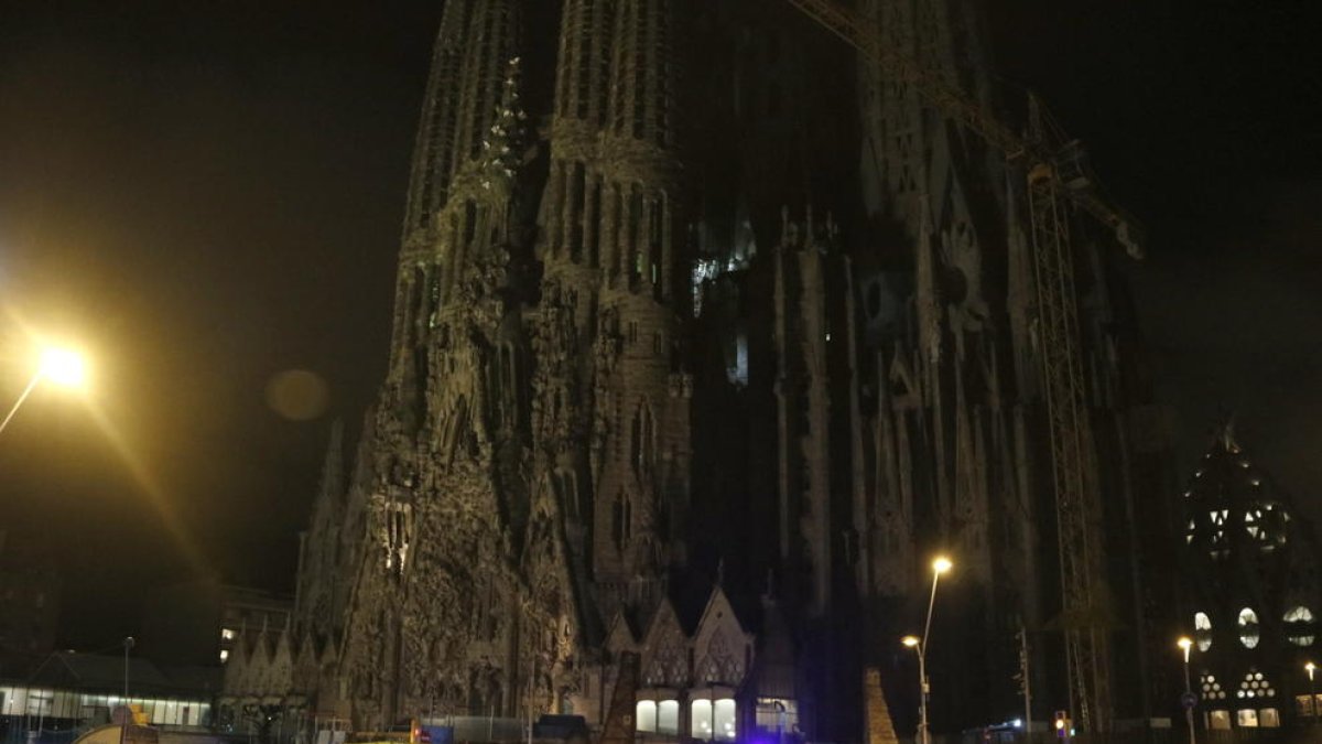 Imatge de la Sagrada Família, acordonada el 12 de setembre del 2017 en el marc d'una operació antiterrorista.