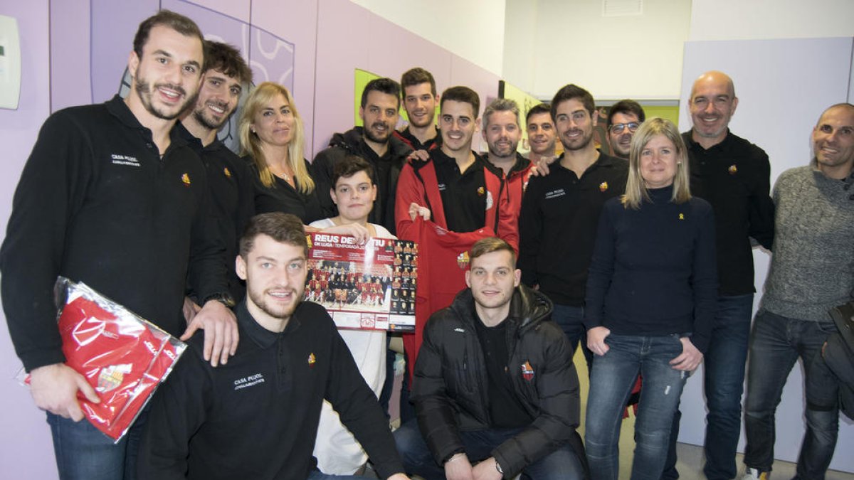 Imagen de la visita de los jugadores del Reus Deportiu Hoquei.