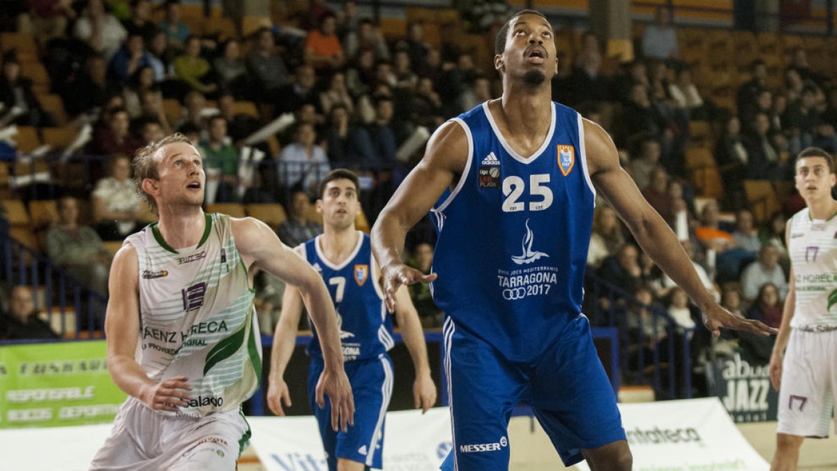 Orion Outerbridge, durant el primer partit de les semifinals del 'play-off', a Vitòria.