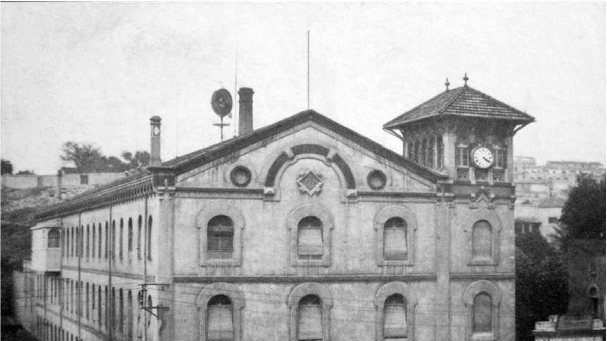 El edificio de fabricación de licores de la Chartreuse es uno de los ejemplos de arquitectura industrial.