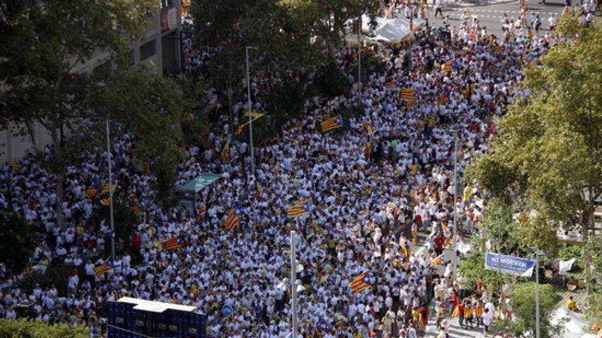 Els manifestants omplen els trams de les mobilitzacions de la Diada a Barcelona, Tarragona, Berga, Lleida i Salt