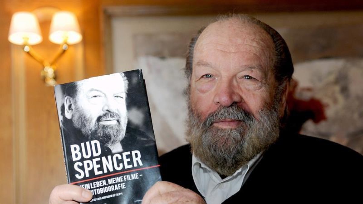 Fotografía de archivo fechada el 13 de abril de 2011 del actor Bud Spencer durante la presentación de un libro autobiográfico.