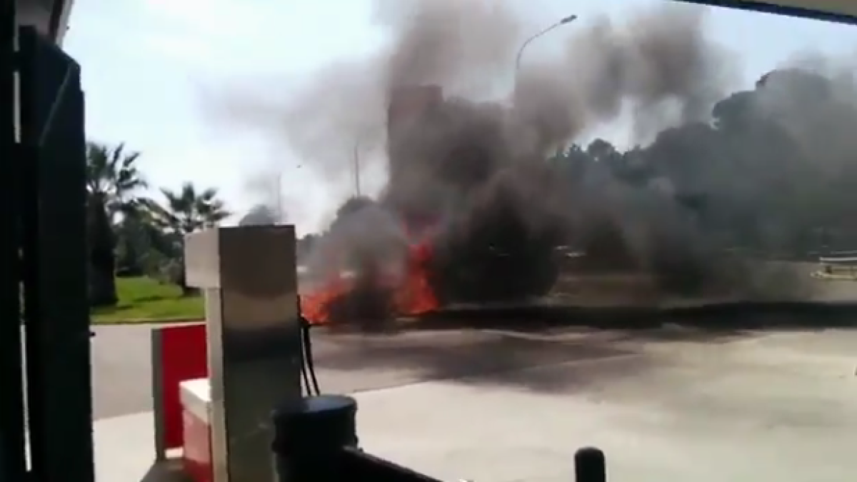 Incendi d'un vehicle a la zona de la benzinera del Catllar