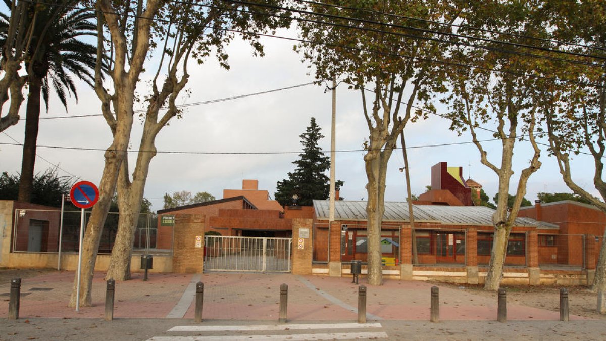 el escolar carrera la primaria en la Escola Mowgli, desde donde reclamaba un apoyo de lunes a viernes.