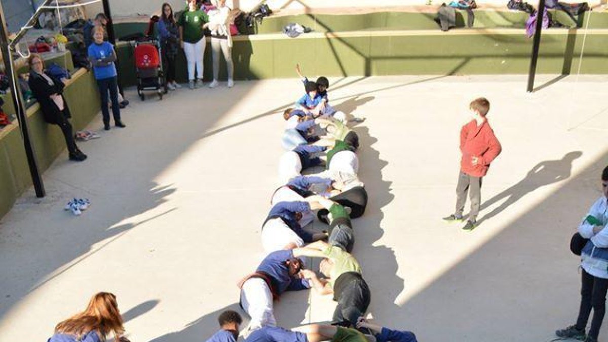 El 2 de 10 amb folre realitzat pels Xiquets d'Alcover i els Castellers de la Il·lusió.