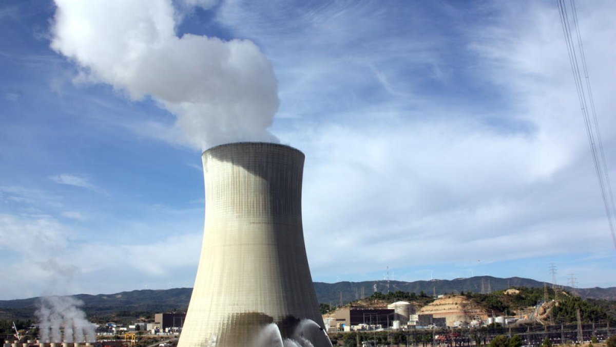 El TC declara inconstitucional l'impost sobre les nuclears aprovat pel Parlament