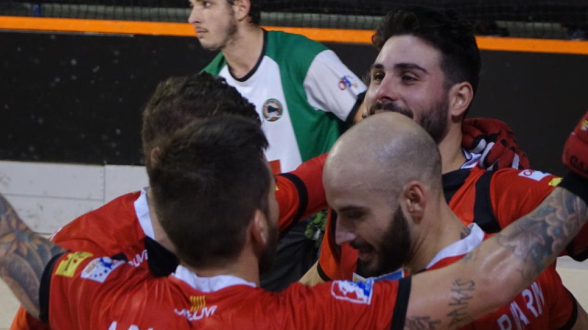 Els jugadors, celebrant un gol davant de l'Alcobendas.