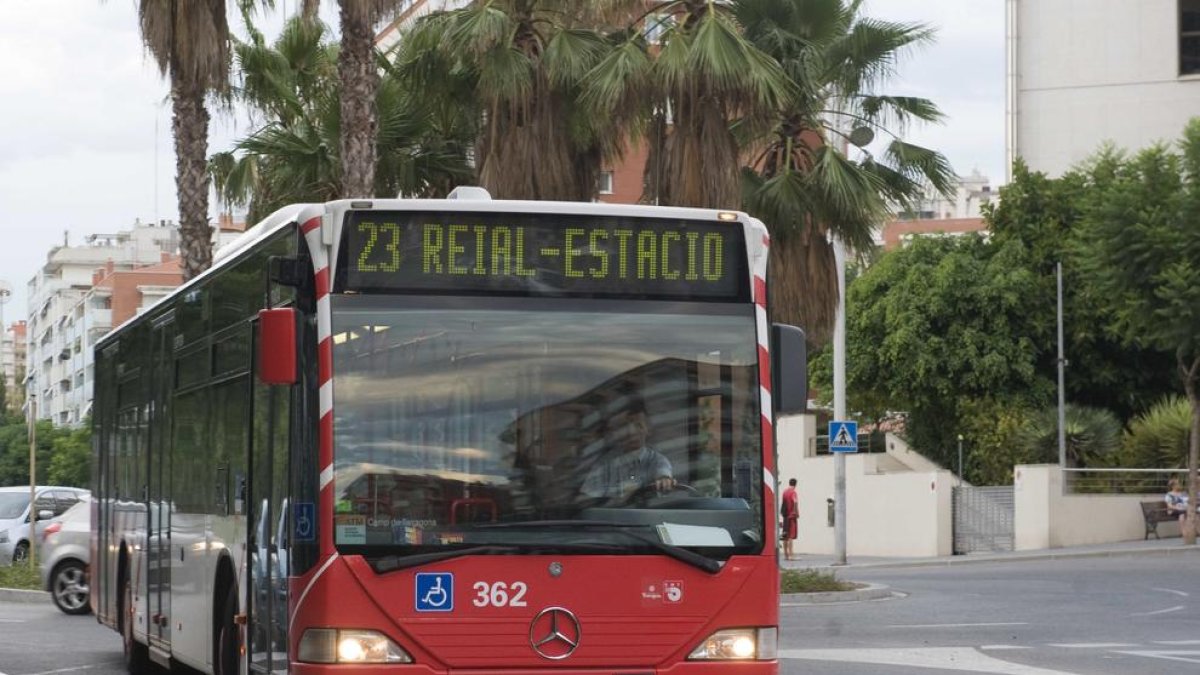 A los autobuses de Tarragona no se podrá subir con más de tres paquetes.