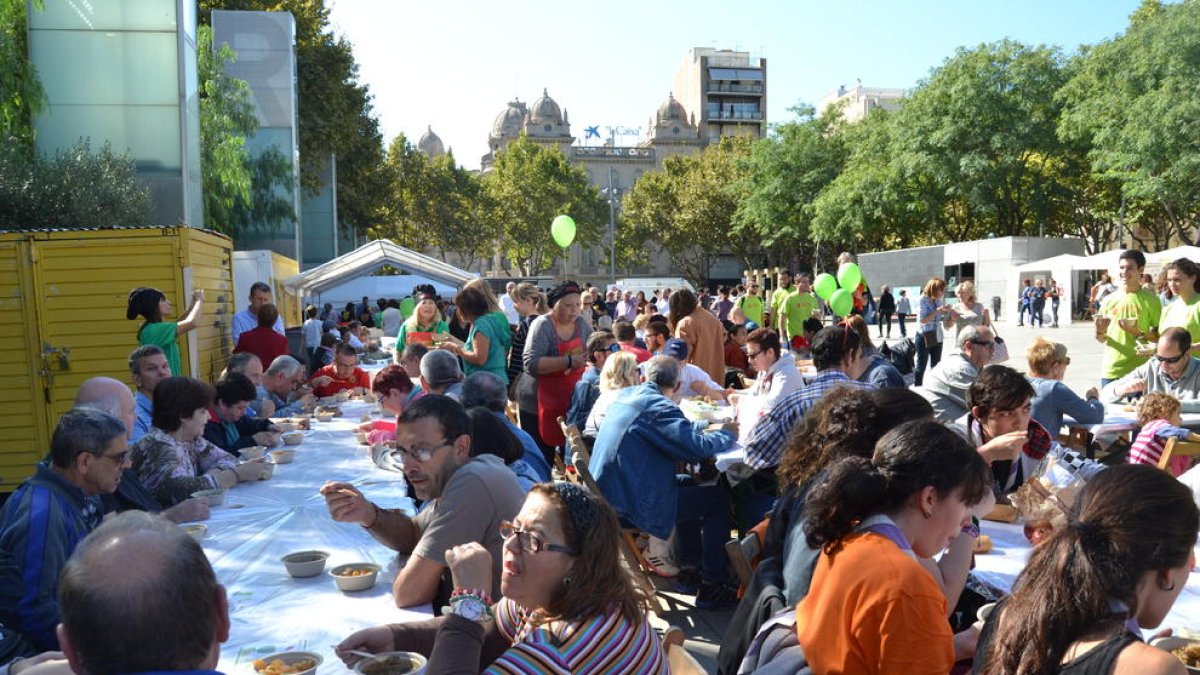 Prop de 600 persones han participat al dinar.