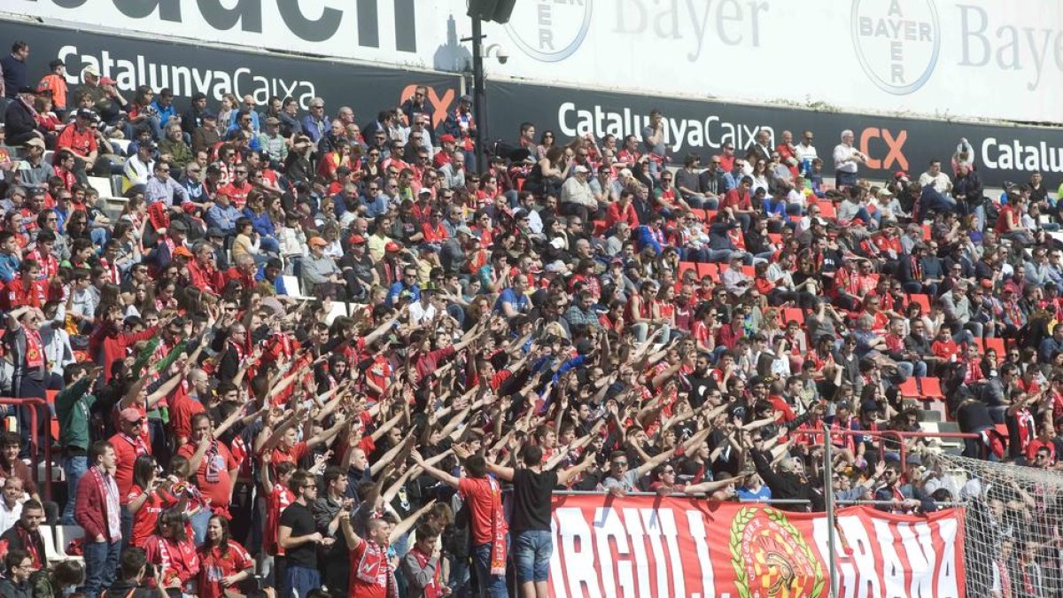 Los aficionados del Nàstic, en el último derbi.