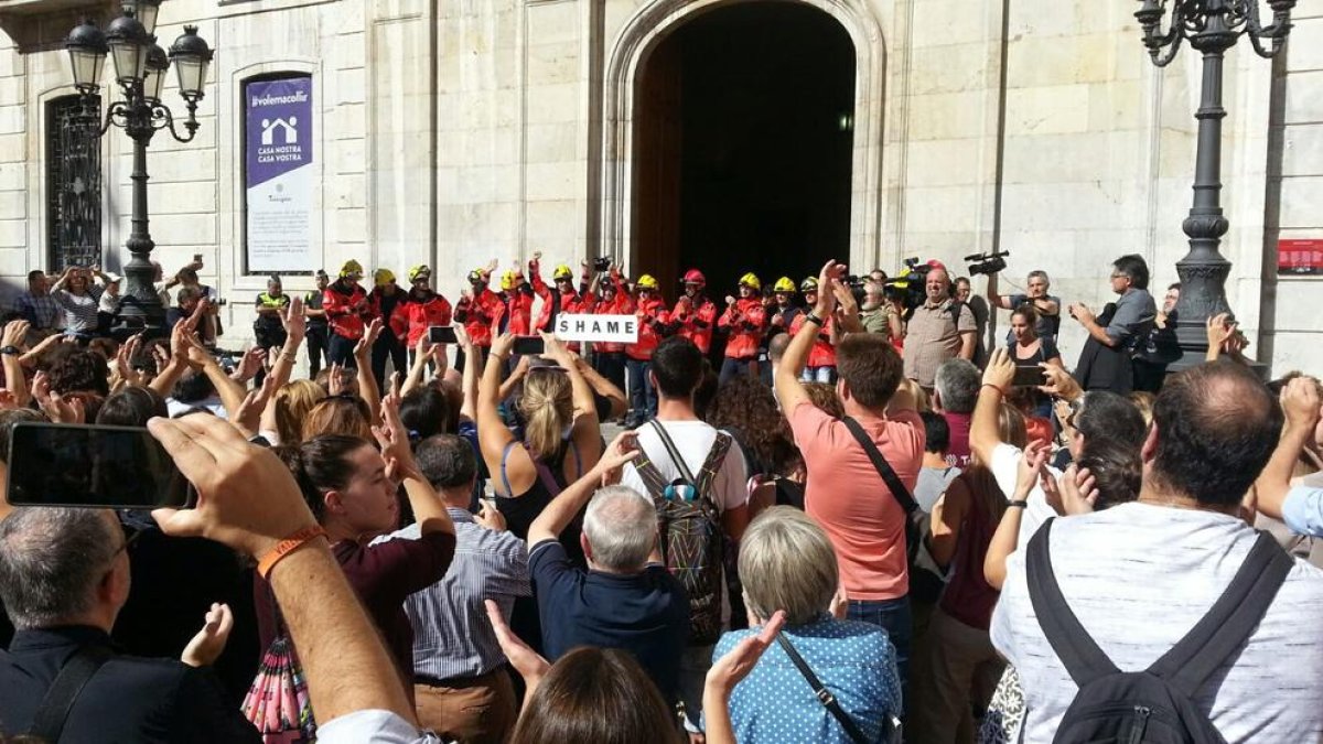 Imatge de la concentració realitzada a la plaça de la Font de Tarragona.-