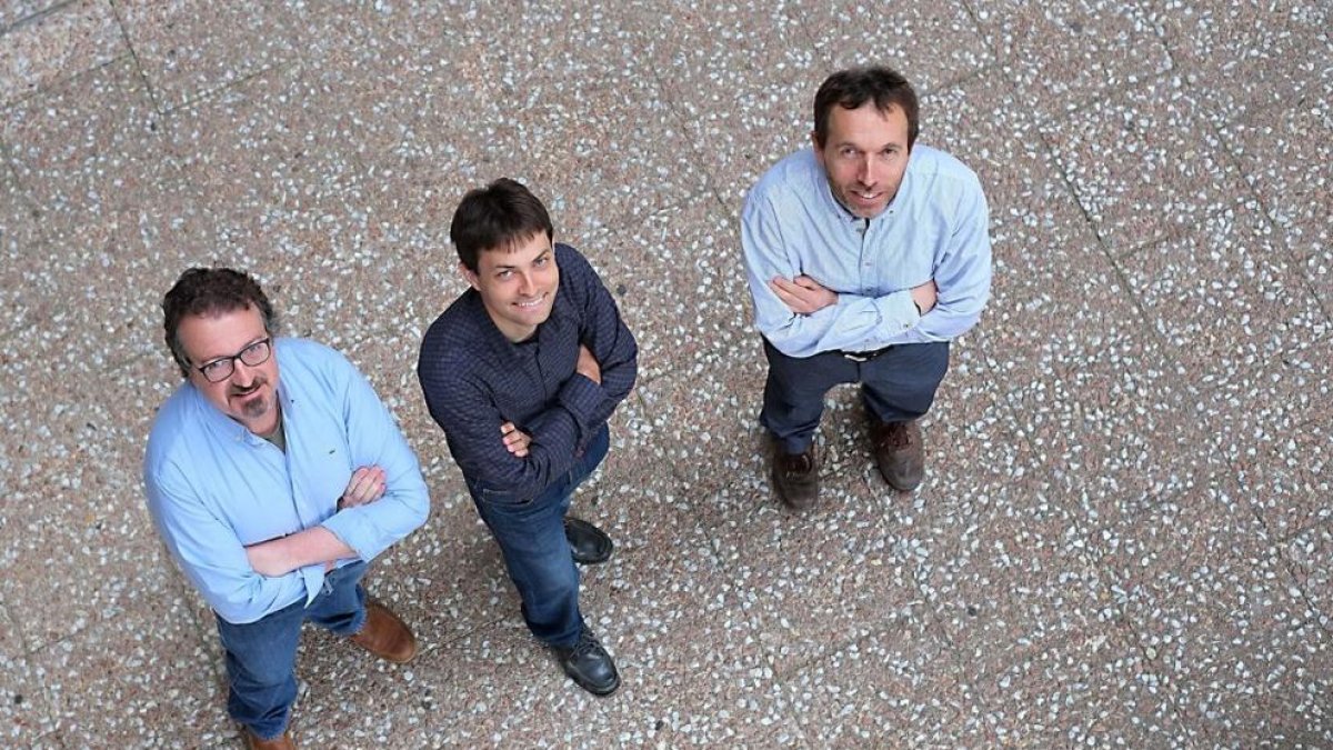Els investigadors de la URV David Sánchez, Sergio Martínez i Josep Domingo-Ferrer són els creadors de l'aplicació mòbil.
