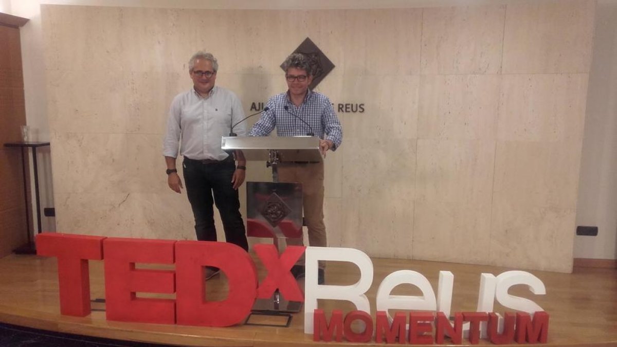 El reigidor Marc Arza durant la presentació del TEDxReus d'aquest any.