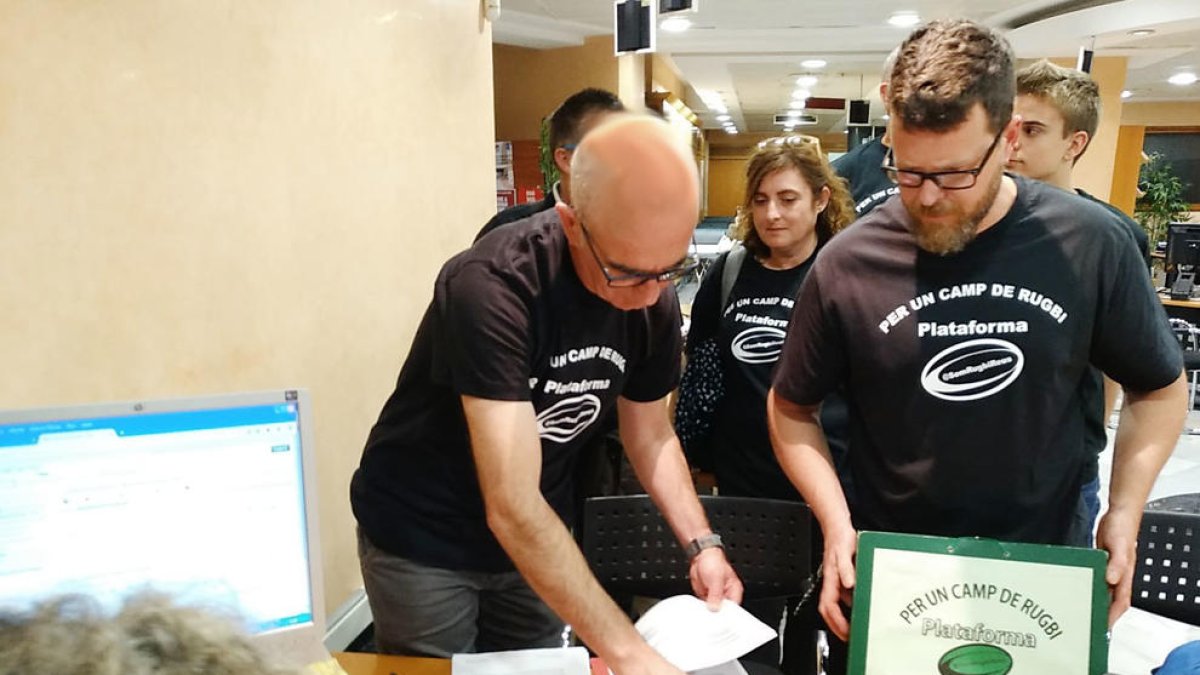 El momento en que la Plataforma presentó las alegaciones, que ahora han sido rechazadas.