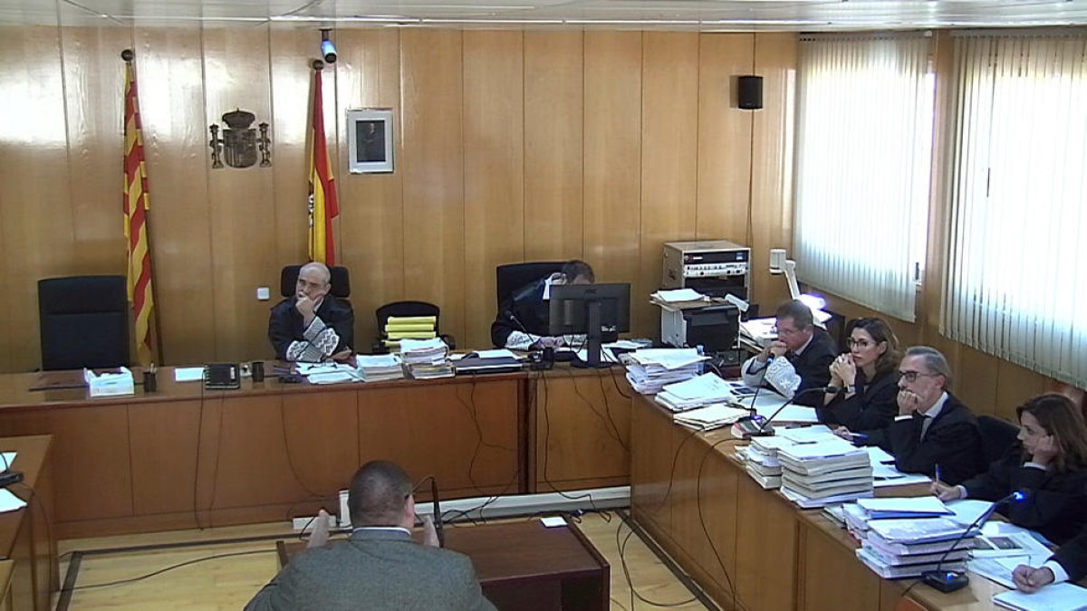 Captura de pantalla de uno de los agentes de la policía científica de los Mossos D'Esquadra que han declarado en el juicio sobre la desaparición de Carme Gallart en la Audiencia de Tarragona.