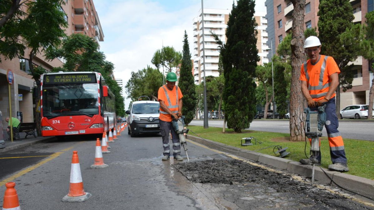 Imagen de las actuaciones que se están realizando en el lateral de la avenida Roma este jueves 8 de junio.