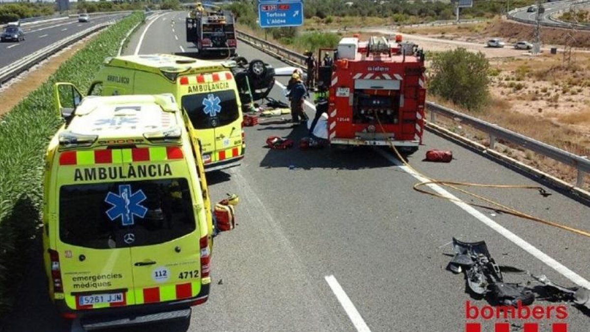 Dos víctimas mortales y siete heridos de diversa consideración en el accidente de la AP-7 en la Aldea