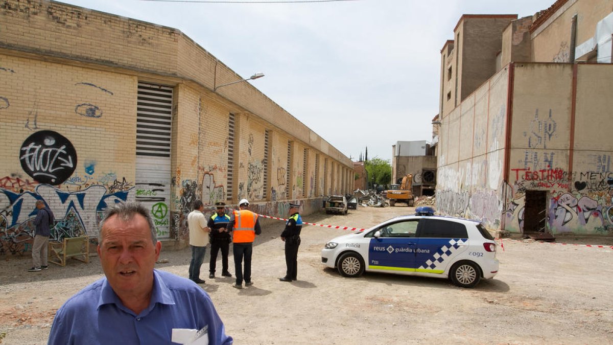 Solvia inicia el derribo del interior de la Sedera a pesar de la fuerte oposición vecinal