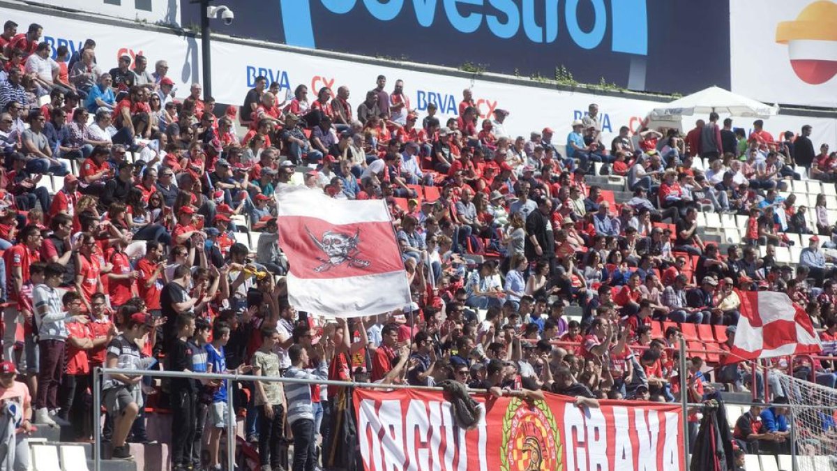 Una nueva Marea Grana espera inundar La Romareda el domingo