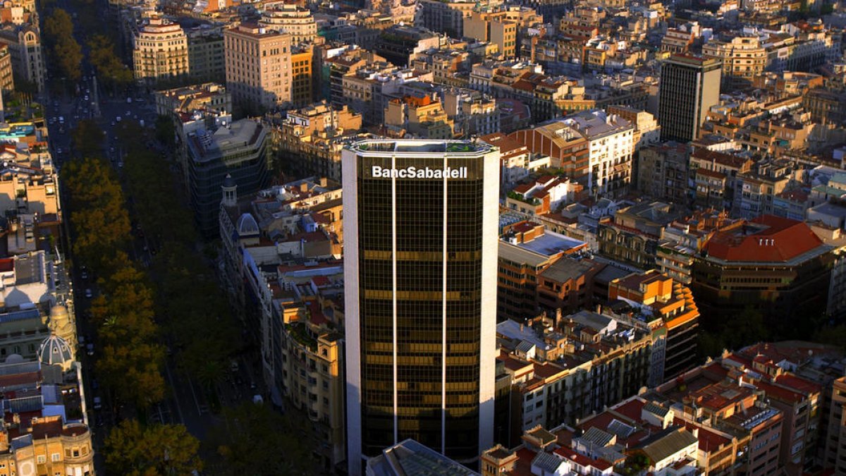 Imagen de la Torre del Banc Sabadell en Barcelona, sede corporativa de la entidad.