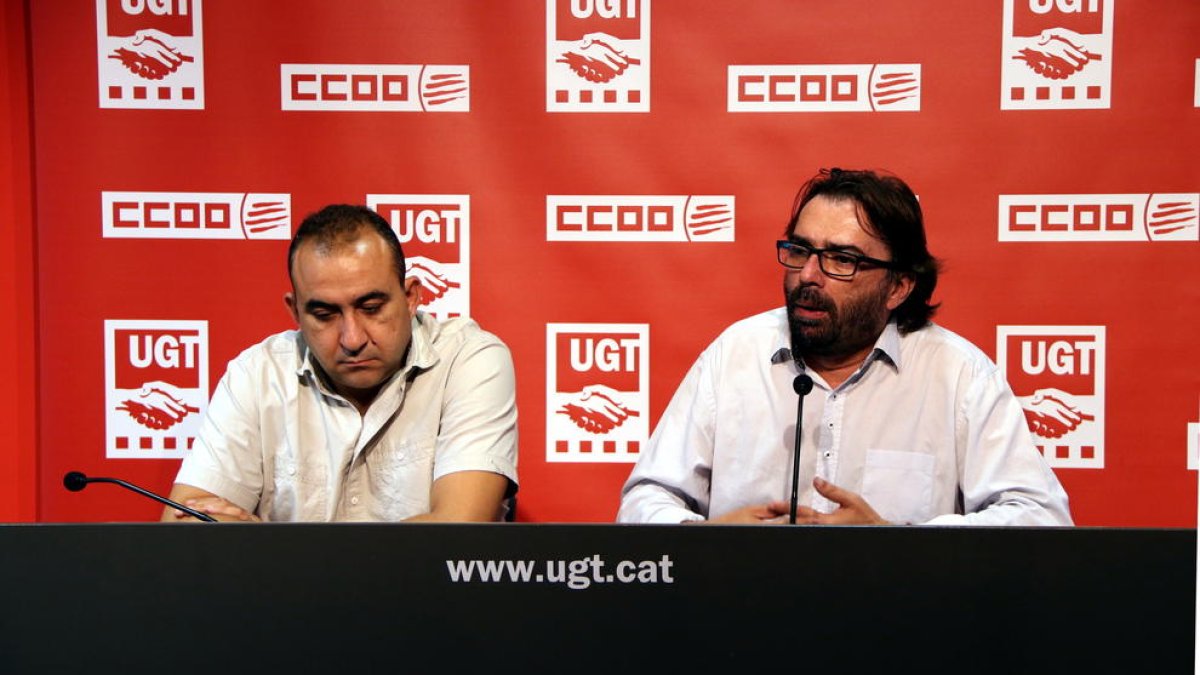 Els secretaris generals d'UGT i CCOO, Camil Ros i Javier Pacheco, en roda de premsa a la seu d'UGT.