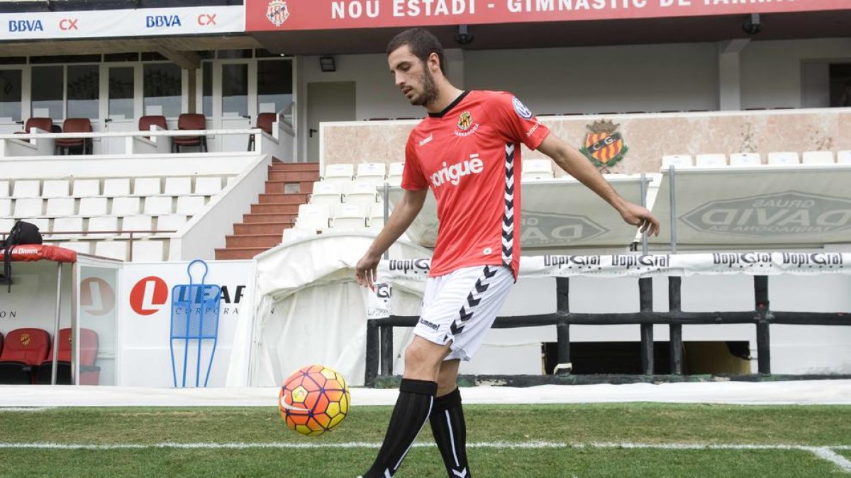 Aburjania fue presentado como jugador del Nàstic el 14 de enero del 2016.