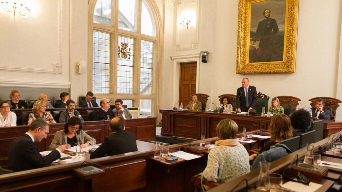 De izquierda a derecha, Vilella, Pellicer, Llauradó y Cervera, en un pleno.