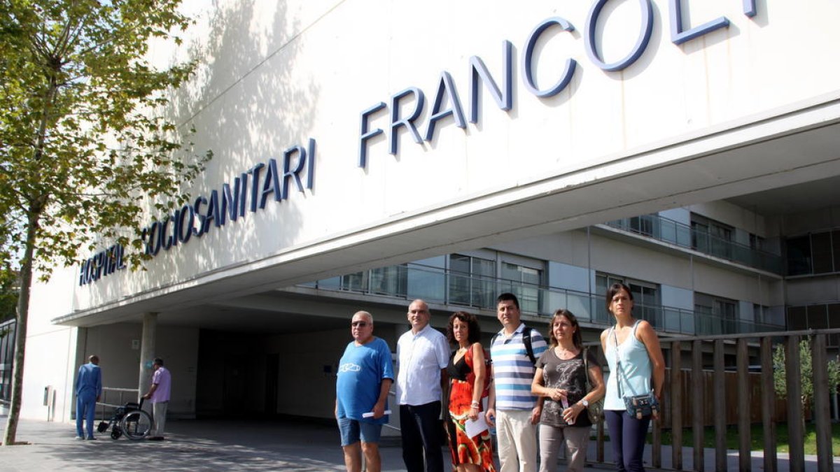 El comitè d'empresa del GiPPS davant del Sociosanitari Francolí en una imatge d'arxiu.