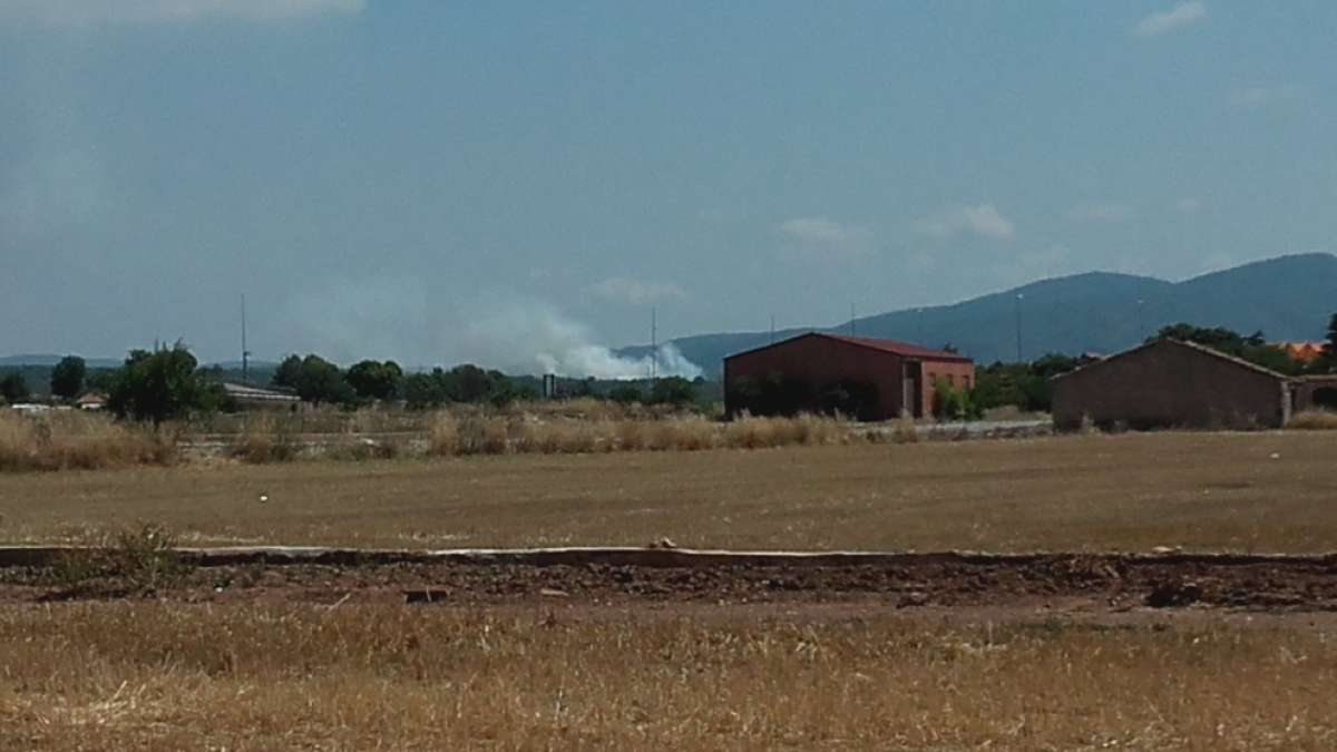 El incendio ha movilizado un medio aéreo y siete terrestres.