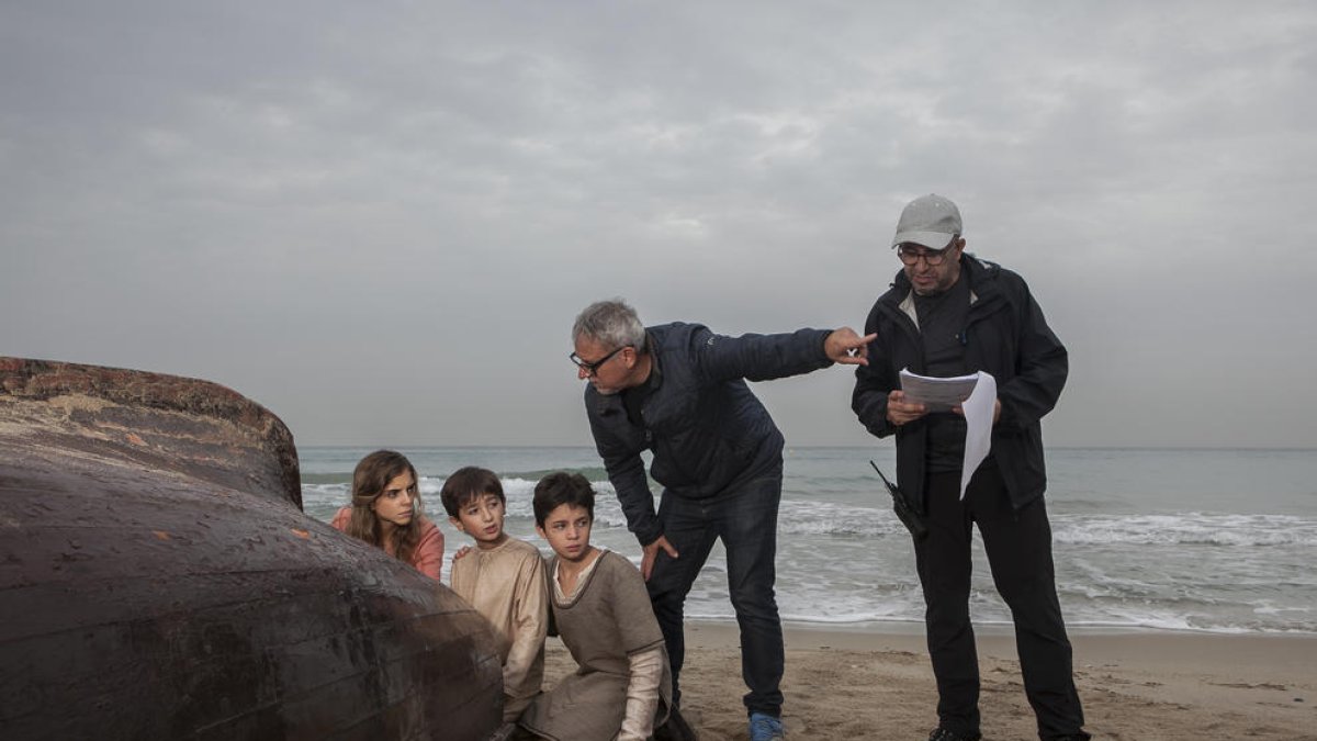 Imatge del rodatge d'una de les escenes de la sèrie a la platja de Tamarit.