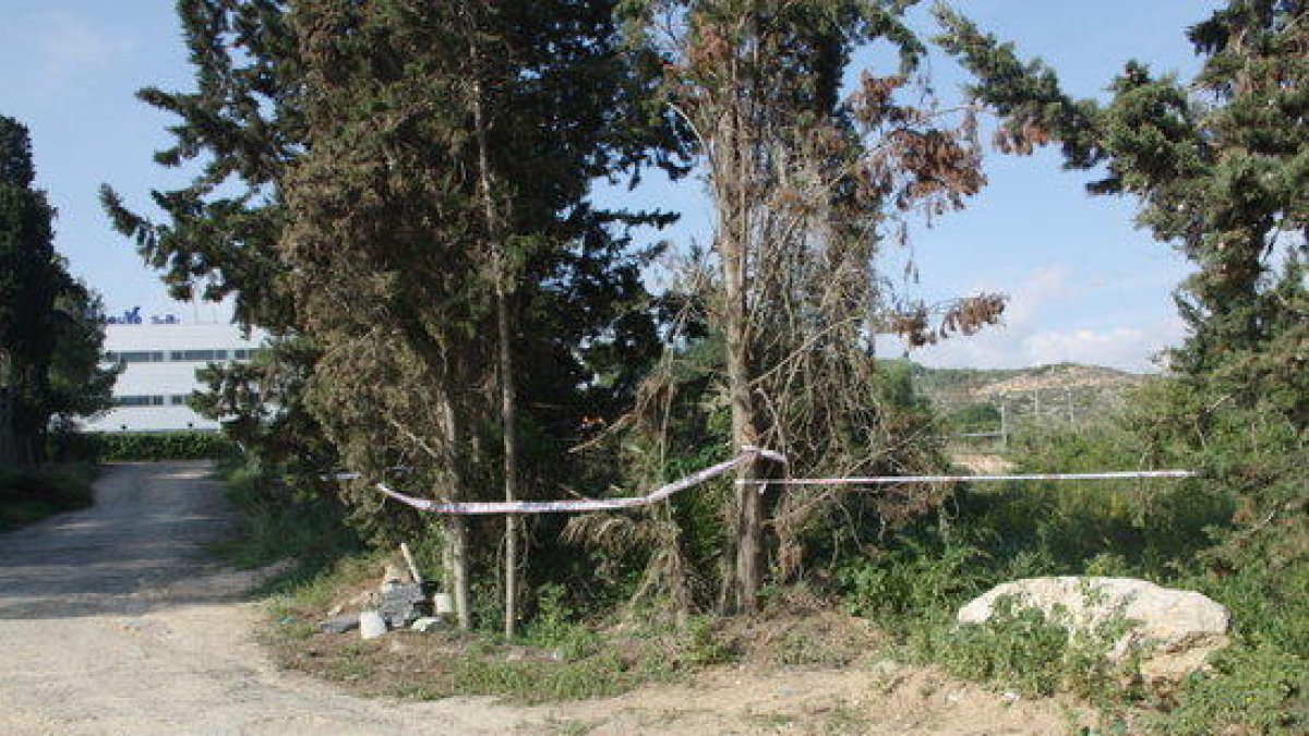 Imagen de archivo de la zona acordonada por los Mossos D'Esquadra en el camino de la Budellera en las afueras de Tarragona, donde los agentes investigaban la muerte de Meritxell Vall.
