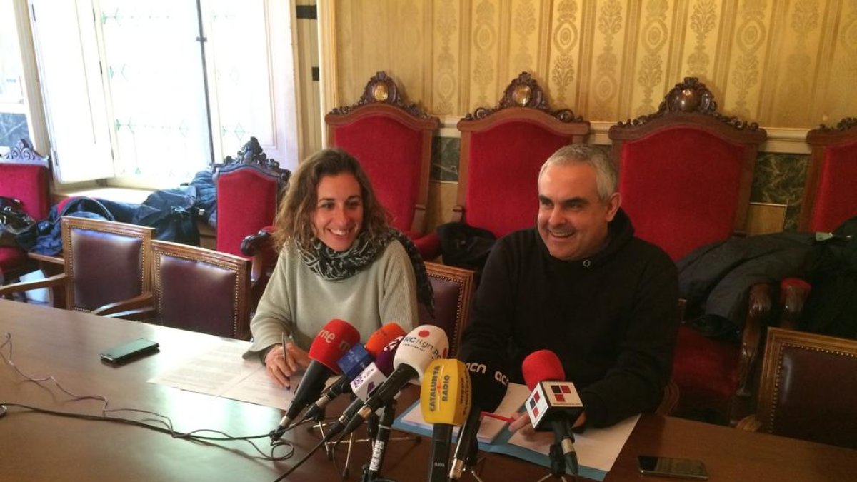 Laia Estrada y Jordi Martí, concejales de la CUP en el Ayuntamiento de Tarragona.