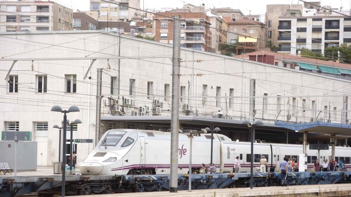 Imatge de l'estació de trens de Tarragona, que canviarà d'aspecte totalment a finals d'any.