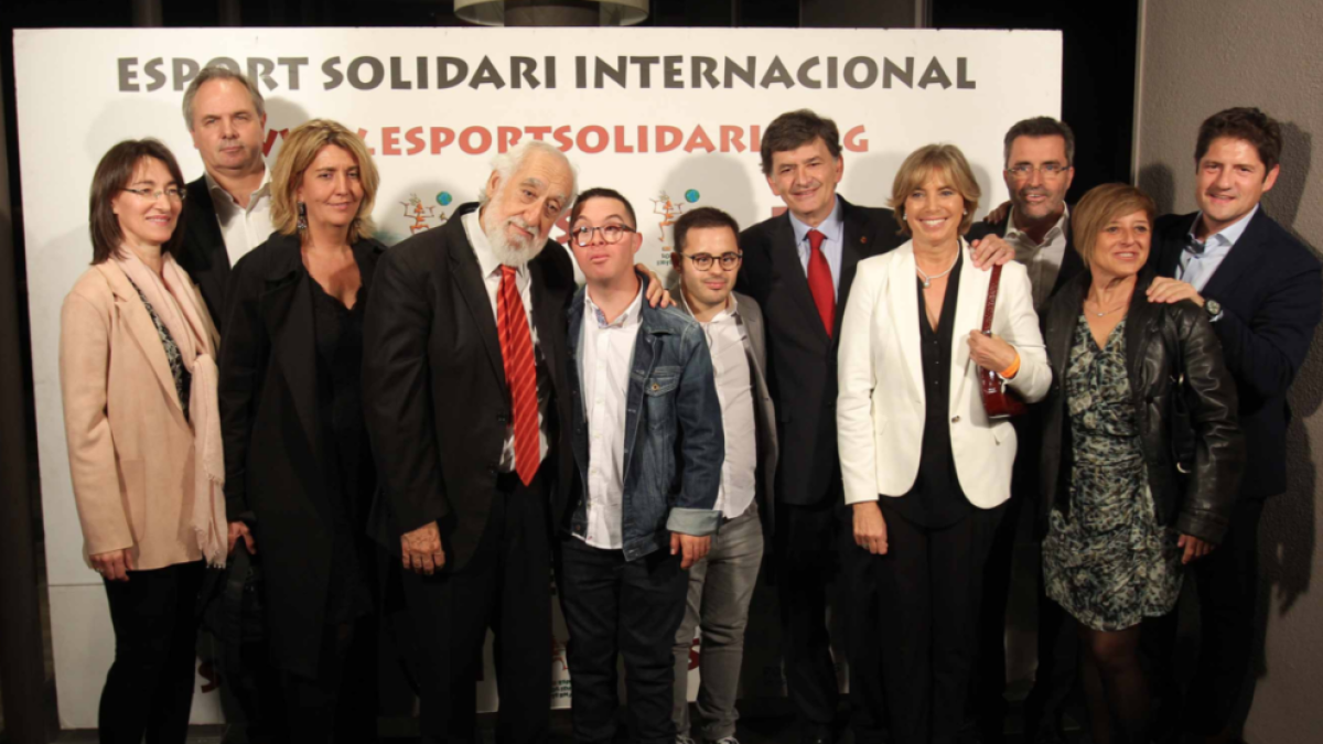 Imatge de la comitiva del Consell d'Administració del Nàstic amb el Rubén Almazán i Álvaro Cano.