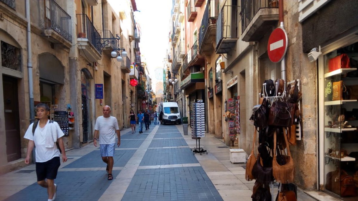 Els camions acostumen a estacionar-se prop de l'encreuament entre els carrers Major i de la Nau.