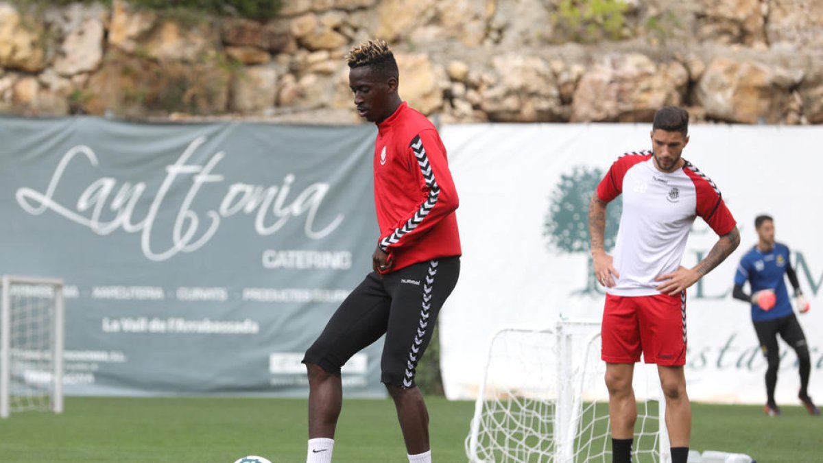 Wilfred Zahibo está entrenando al máximo para intentar entrar en el equipo.