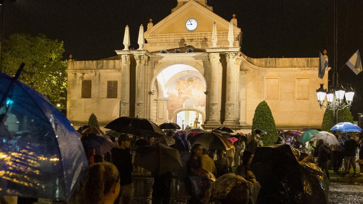 La intensa lluvia sobre el santuario obligó a suspender el acto.