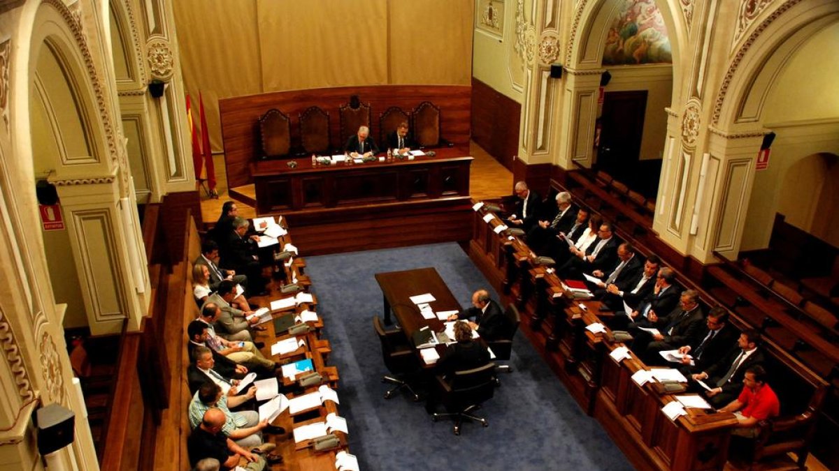 Imatge d'arxiu d'un ple de la Diputació de Tarragona.