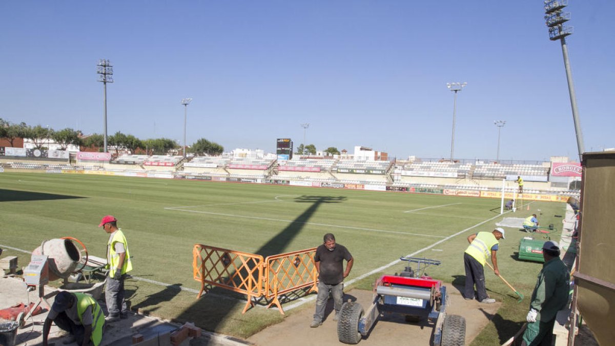 El Estadio ultima la puesta a punto para acoger el debut del CF Reus en la plata