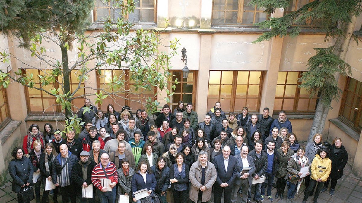 Participants a l'acte de cloenda amb l'alcalde i regidors vallencs.