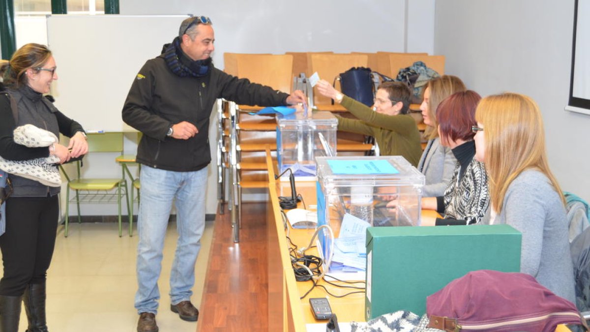 Imagen de la mesa de votaciones de Vila-seca.