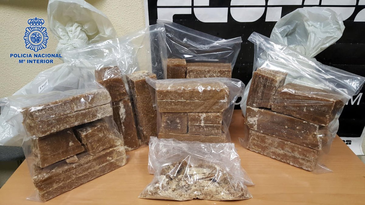 Se han confiscado 2.300 gramos de cocaína y 32 kilos de pasta base de cocaína.