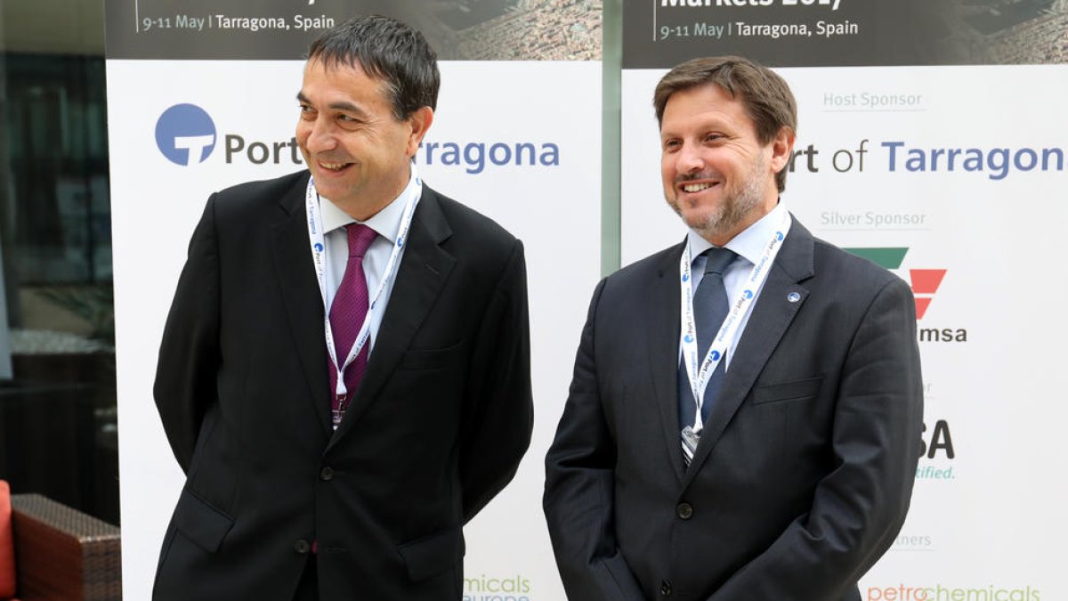 El presidente del cluster ChemMed y del AEQT, Josep Francesc Font, y del presidente del Port de Tarragona, Josep Andreu.