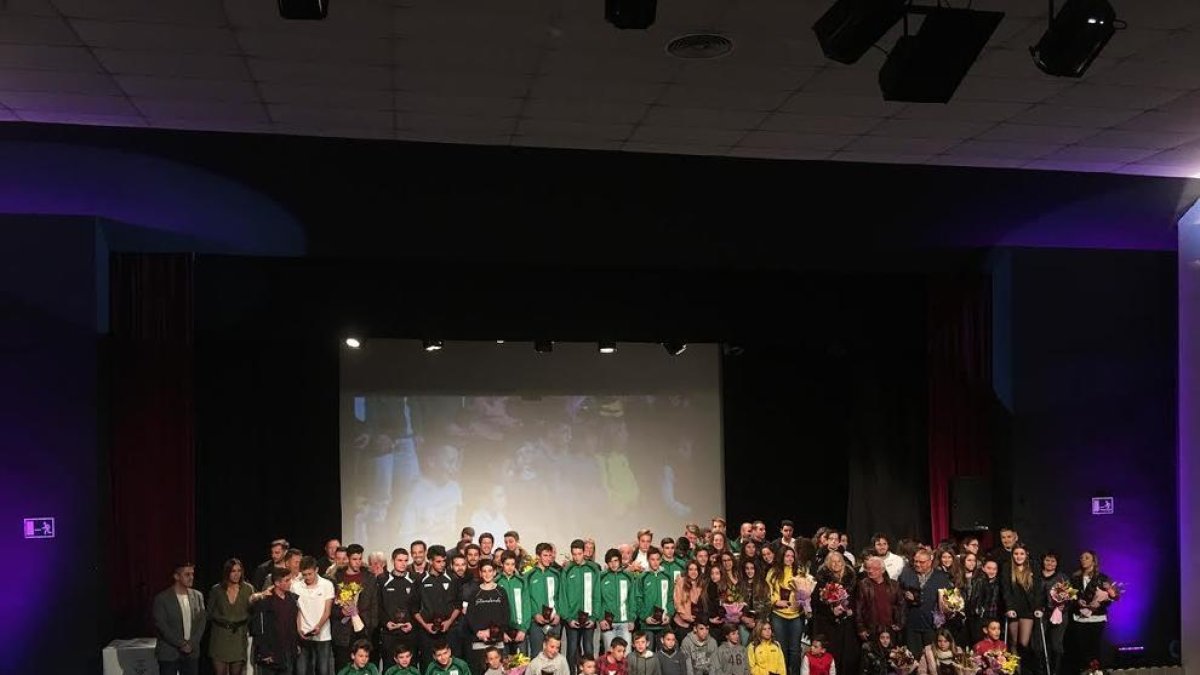 El Teatro municipal de Calafell se llenó hasta los topes.