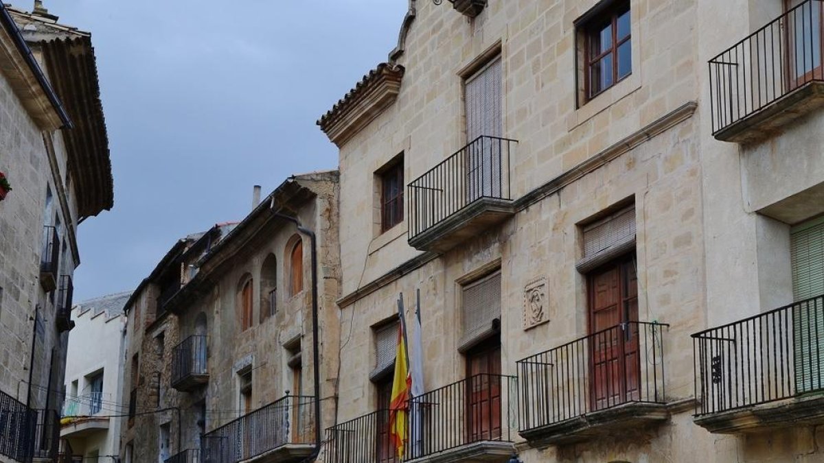 La façana de l'Ajuntament de Batea.