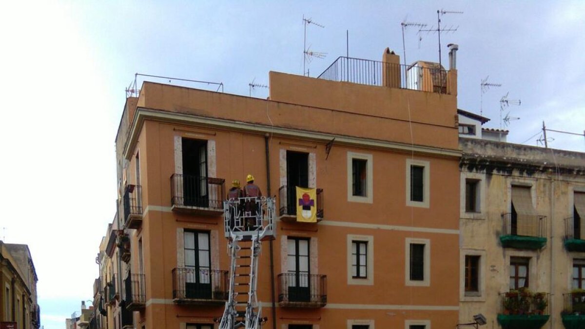 Ensurt a la Plaça de les Cols