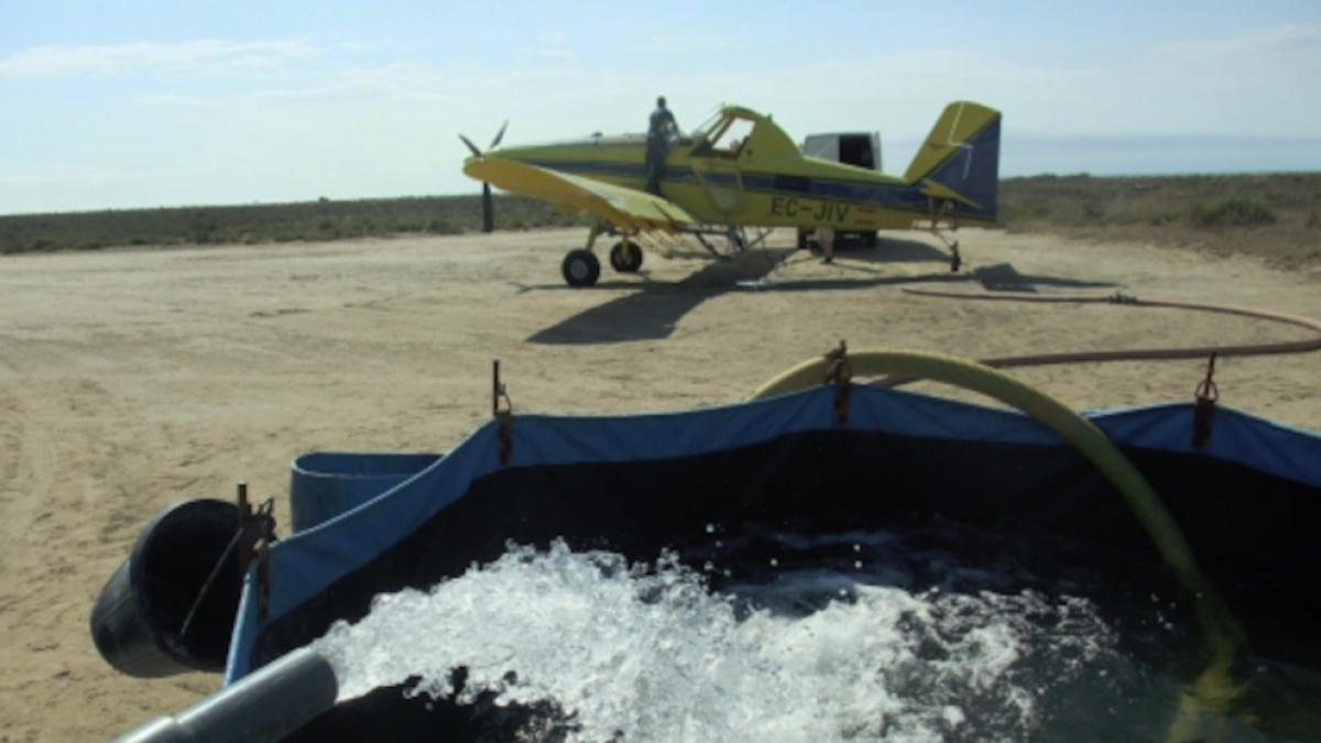 El CODE ha llevado a cabo tratamientos aéreos contra los mosquitos en los núcleos urbanos del delta del Ebro.